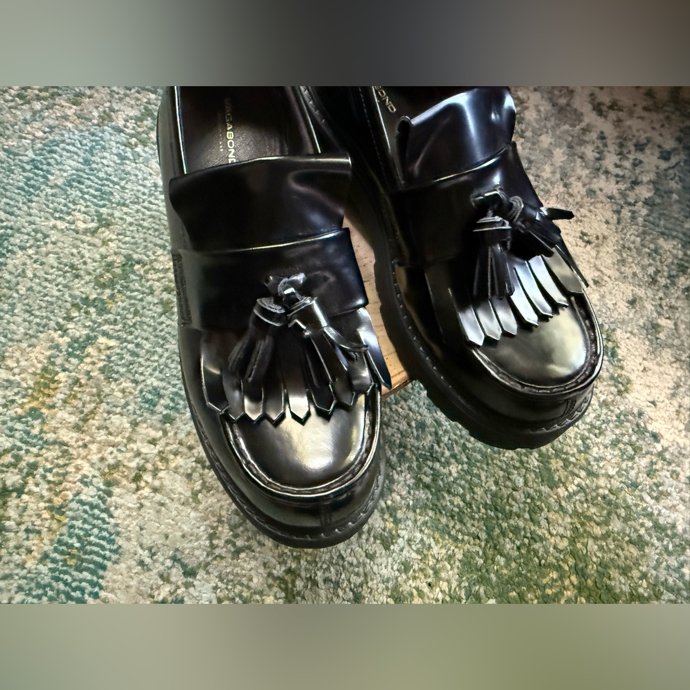 Vagabond Shoemakers chunky tassel black polished loafers, size 10 - Picture 4 of 12
